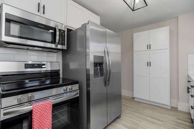 730 W College Street, Liberty, MO 64068