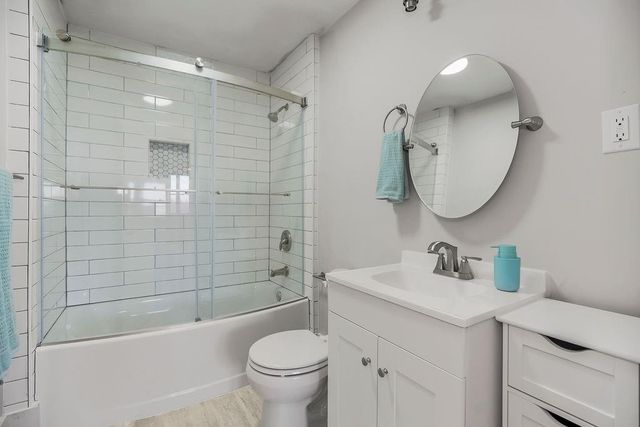 730 W College Street, Liberty, MO 64068