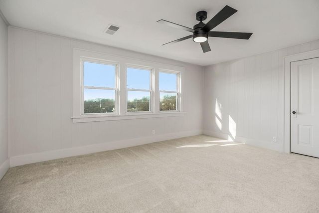 730 W College Street, Liberty, MO 64068