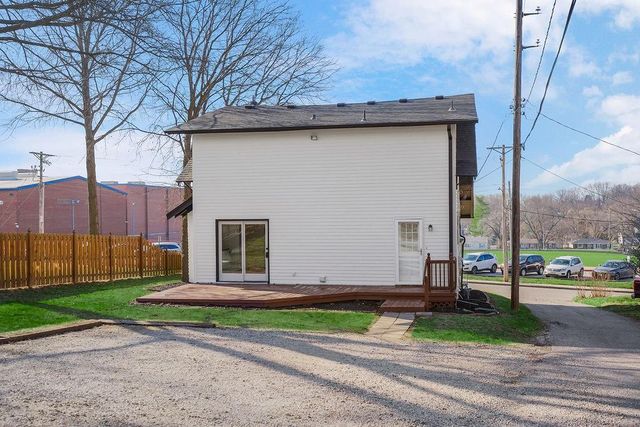 730 W College Street, Liberty, MO 64068