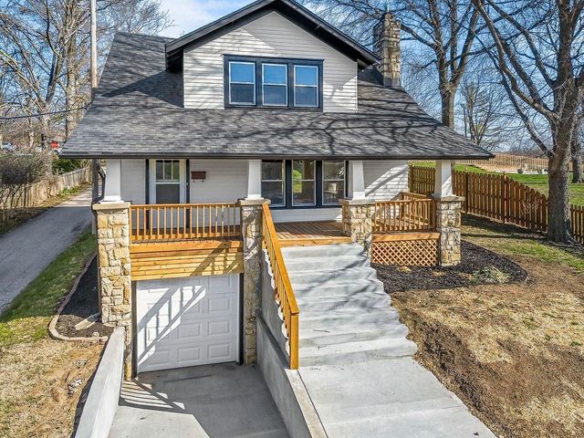 730 W College Street, Liberty, MO 64068