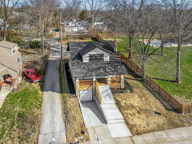 730 W College Street, Liberty, MO 64068