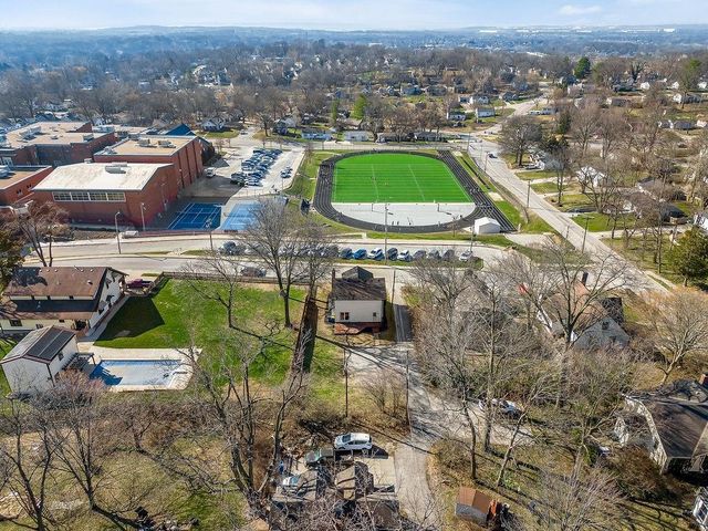 730 W College Street, Liberty, MO 64068