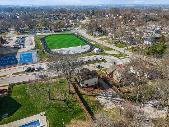 730 W College Street, Liberty, MO 64068