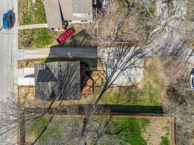 730 W College Street, Liberty, MO 64068