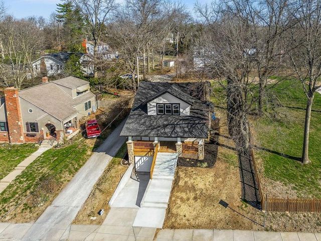 730 W College Street, Liberty, MO 64068