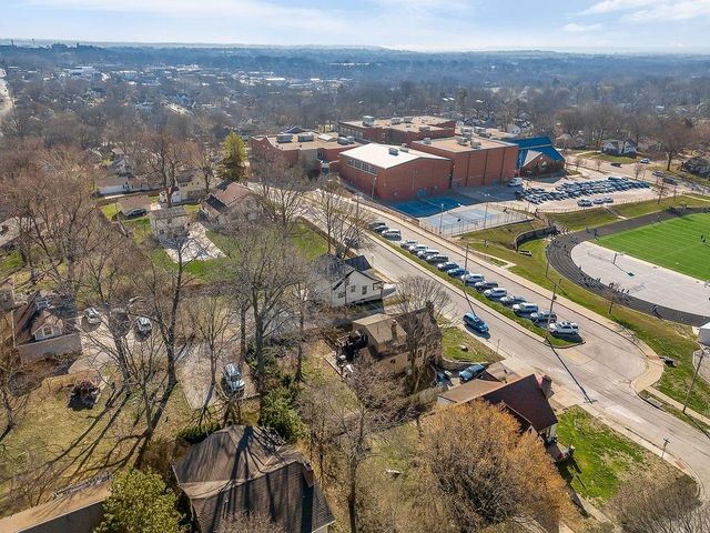 730 W College Street, Liberty, MO 64068