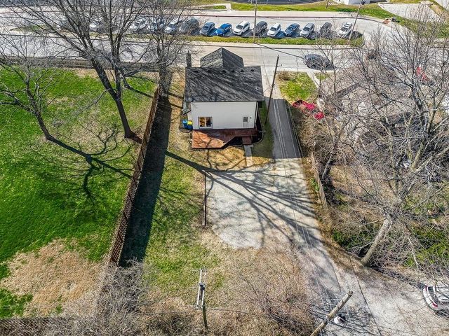 730 W College Street, Liberty, MO 64068