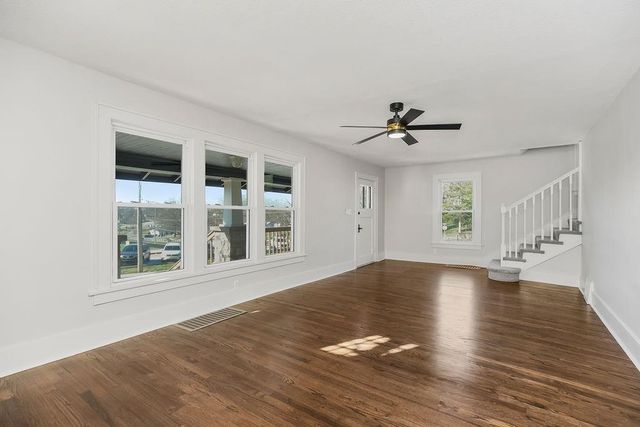 730 W College Street, Liberty, MO 64068