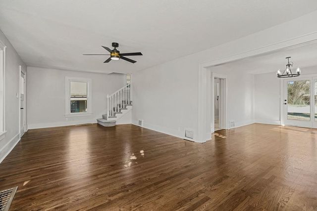 730 W College Street, Liberty, MO 64068