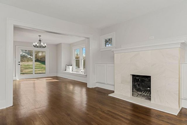 730 W College Street, Liberty, MO 64068