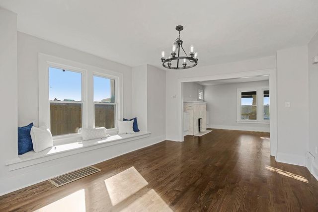 730 W College Street, Liberty, MO 64068