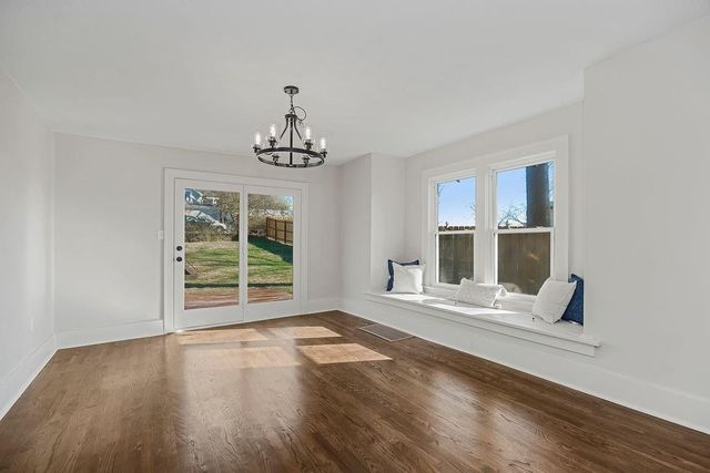 730 W College Street, Liberty, MO 64068