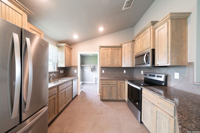 2948 FM 1922, Floresville, TX 78114