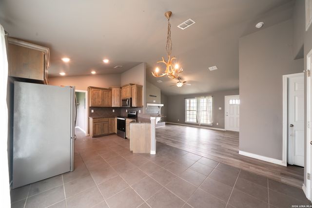 2948 FM 1922, Floresville, TX 78114