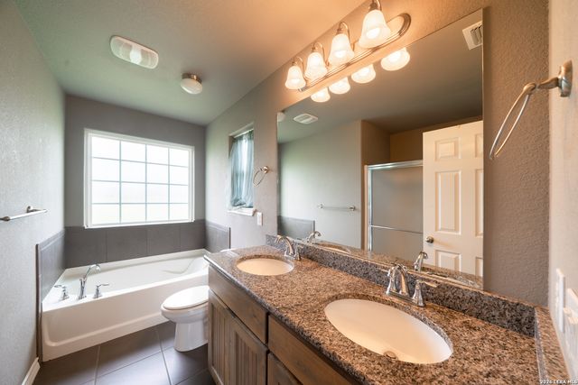 2948 FM 1922, Floresville, TX 78114