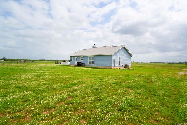 2948 FM 1922, Floresville, TX 78114
