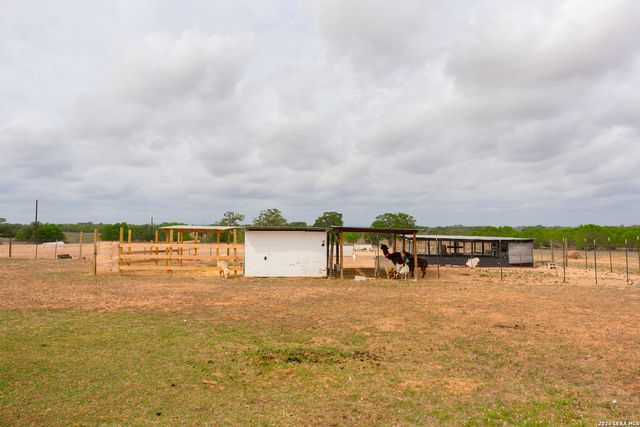 2948 FM 1922, Floresville, TX 78114