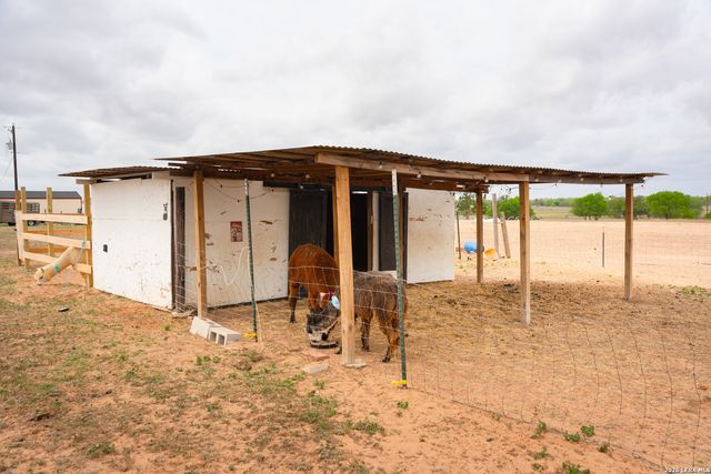 2948 FM 1922, Floresville, TX 78114