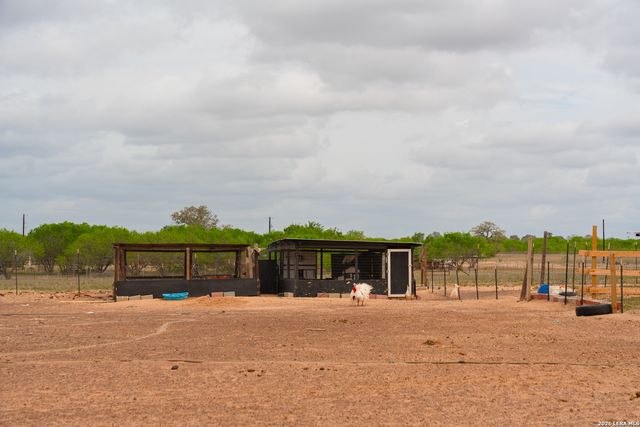 2948 FM 1922, Floresville, TX 78114