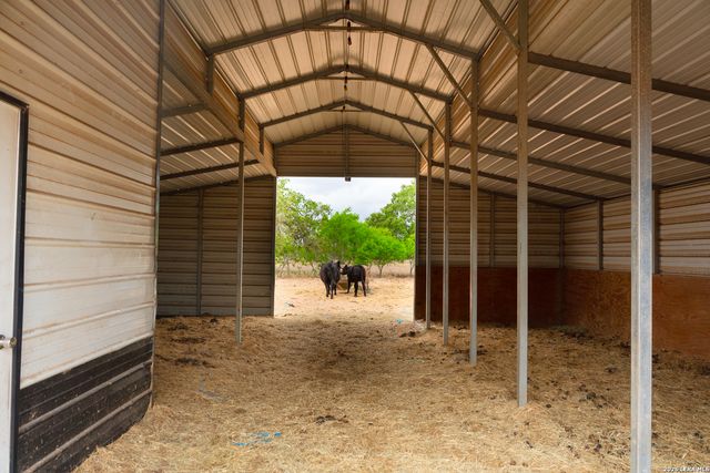2948 FM 1922, Floresville, TX 78114