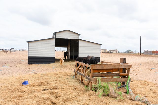 2948 FM 1922, Floresville, TX 78114