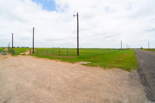 2948 FM 1922, Floresville, TX 78114
