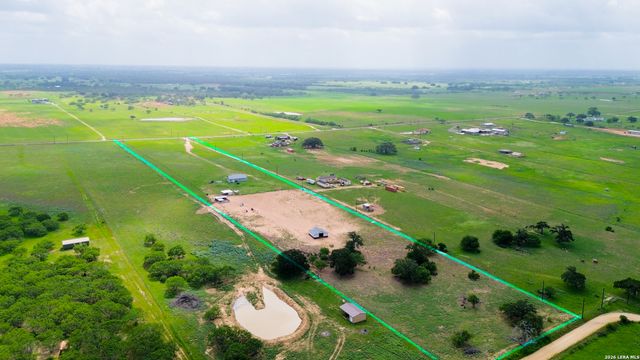 2948 FM 1922, Floresville, TX 78114