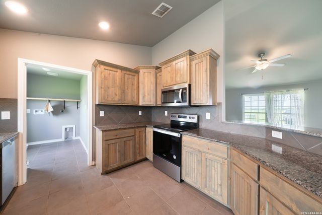 2948 FM 1922, Floresville, TX 78114