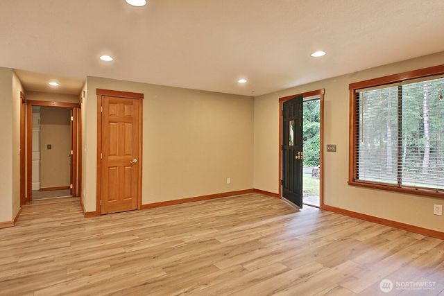 7875 Mortland Drive, Clinton, WA 98236