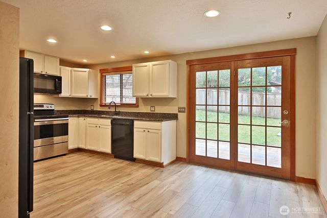 7875 Mortland Drive, Clinton, WA 98236