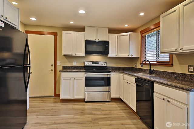 7875 Mortland Drive, Clinton, WA 98236
