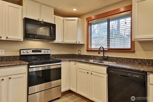 7875 Mortland Drive, Clinton, WA 98236