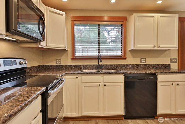 7875 Mortland Drive, Clinton, WA 98236