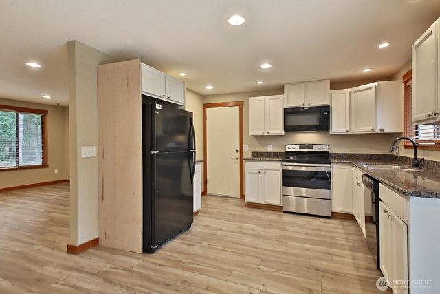 7875 Mortland Drive, Clinton, WA 98236