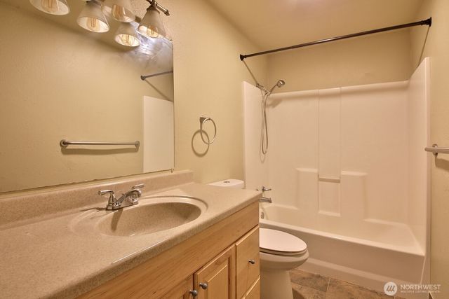 7875 Mortland Drive, Clinton, WA 98236