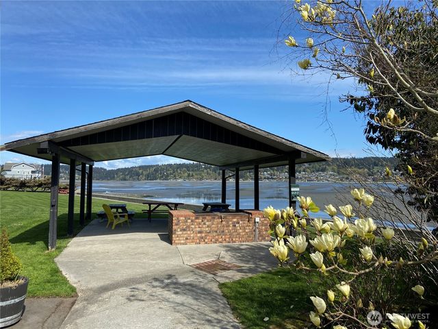 7875 Mortland Drive, Clinton, WA 98236