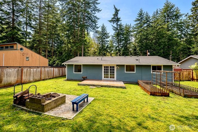 7875 Mortland Drive, Clinton, WA 98236