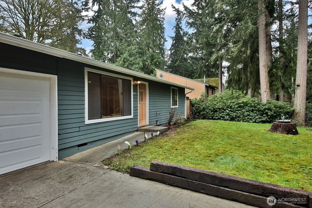7875 Mortland Drive, Clinton, WA 98236