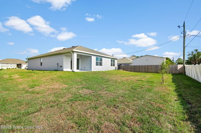 542 Hamy Street SW, Palm Bay, FL 32908