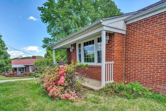 1223 Jeanette AVE, Vinton, VA 24179