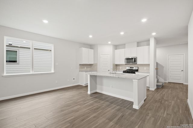 162 Hunters Camp, San Antonio, TX 78245