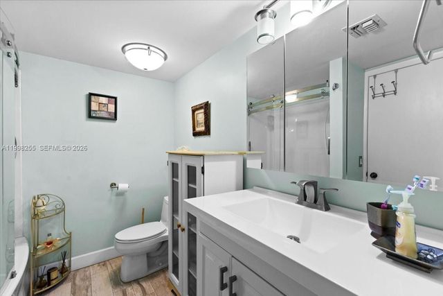 3047 N Oakland Forest Dr 204, Oakland Park, FL 33309