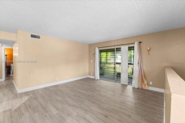 3047 N Oakland Forest Dr 204, Oakland Park, FL 33309