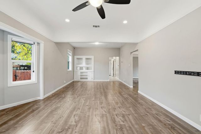 4850 11th Ave, Sacramento, CA 95820