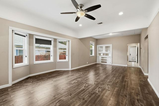 4850 11th Ave, Sacramento, CA 95820