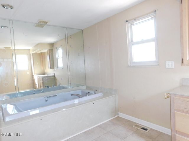 2702 Goddard Road, Toledo, OH 43606