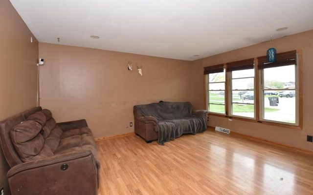 1721 Stoddard CIRCLE, Mount Pleasant, WI 53406