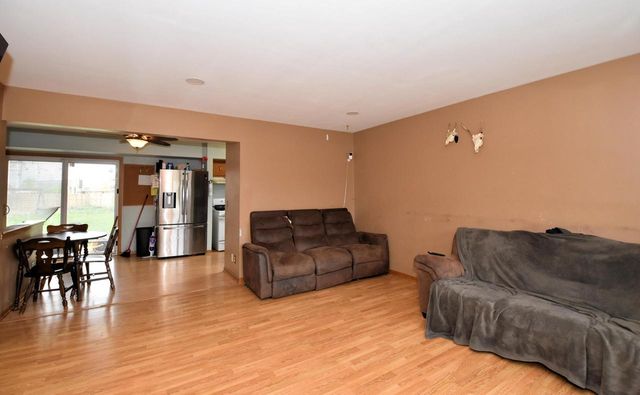 1721 Stoddard CIRCLE, Mount Pleasant, WI 53406