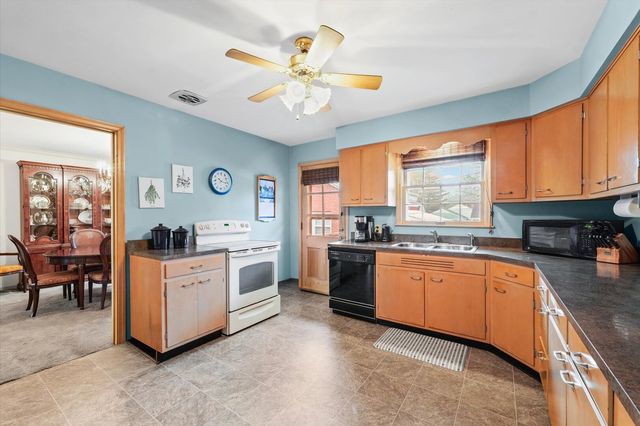 901 W Healey Street, Champaign, IL 61821